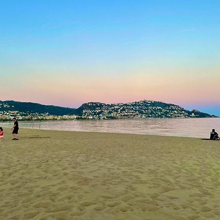 Roses Beach Luaran gambar